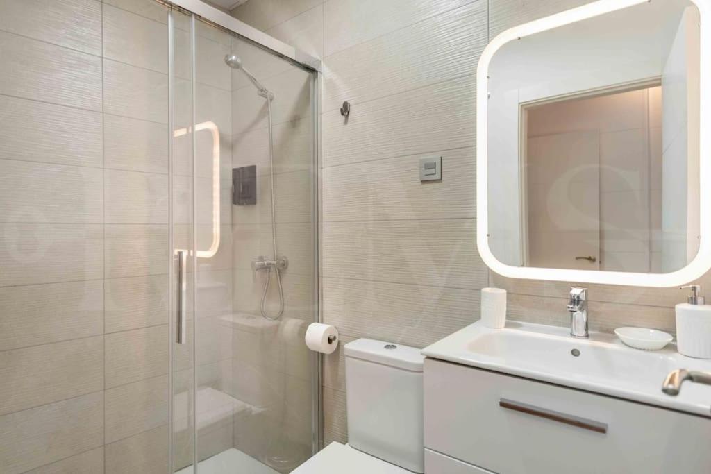 Fresh & Stylish Apartment With Parking By Rems Málaga Esterno foto