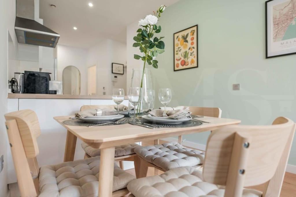 Fresh & Stylish Apartment With Parking By Rems Málaga Esterno foto
