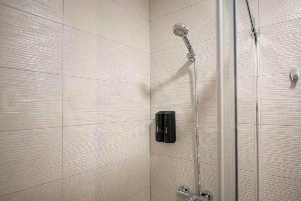 Fresh & Stylish Apartment With Parking By Rems Málaga Esterno foto
