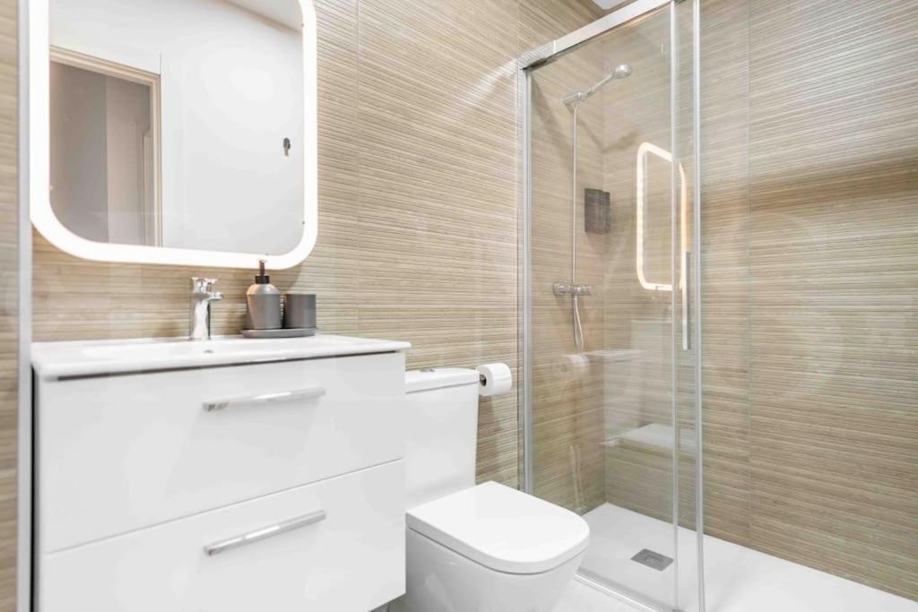 Fresh & Stylish Apartment With Parking By Rems Málaga Esterno foto