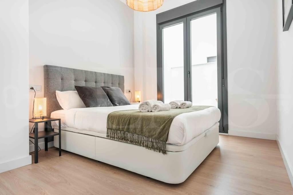 Fresh & Stylish Apartment With Parking By Rems Málaga Esterno foto